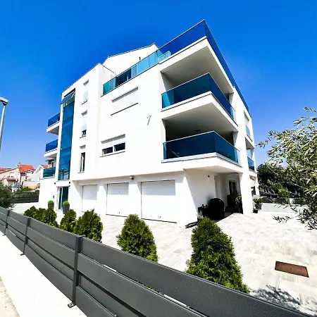 The Place Apartments Srima Exterior photo